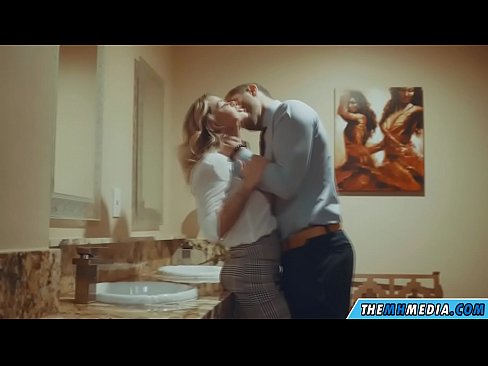❤️ Quando una bionda formosa ti seduce in un bagno pubblico ❤❌ Pornoal it.porno24-7.ru ❌❤